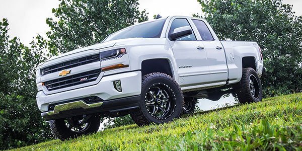 Best Lift Kits for Chevy Silverado 2500hd & 1500 Block Lifting Capability